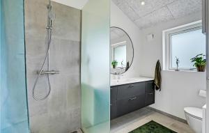 Vannituba majutusasutuses 4 Bedroom Stunning Home In Haderslev