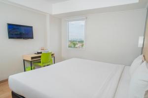 Letto o letti in una camera di Hotel Citradream Bintaro