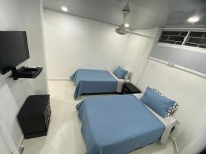 TV a/nebo společenská místnost v ubytování Hostal La Princesa