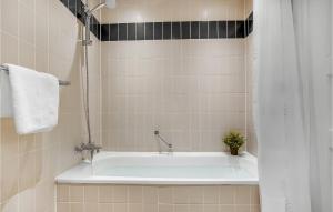 Ένα μπάνιο στο Stunning Home In Helsingør With Wifi