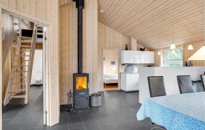 Kuchyň nebo kuchyňský kout v ubytování Amazing Home In lbk With Sauna
