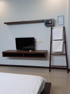 Postel nebo postele na pokoji v ubytování Benjamas Place