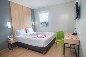 Postel nebo postele na pokoji v ubytování Hotel Citradream Bandung