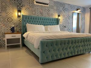 Rúm í herbergi á Hotel Mono Azul