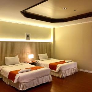 Tempat tidur dalam kamar di Hermitage Hotel Korat-SHA