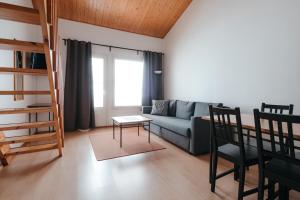 Posezení v ubytování Lapland Hotels Sirkantähti