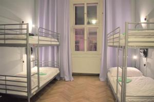 Ένα ή περισσότερα κρεβάτια σε δωμάτιο στο GLOBE Hostel Prague ADULTS ONLY