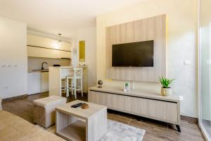 A television and/or entertainment centre at Modessa