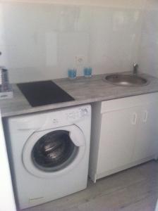 Η κουζίνα ή μικρή κουζίνα στο Appart proche Paris et aéroport Orly