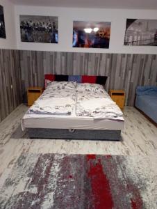 Postel nebo postele na pokoji v ubytování Kata Apartman