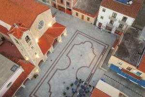 an overhead view of a building with a courtyard at La casa di Minnanna in Cannigione