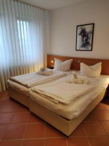 a large bed with two stuffed animals sitting on it at Ferienwohnung Seeterrassen in Dewichow