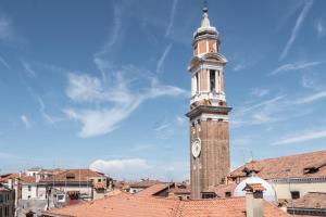 a tall clock tower on top of a building at Venice Dream Apartments in Venice