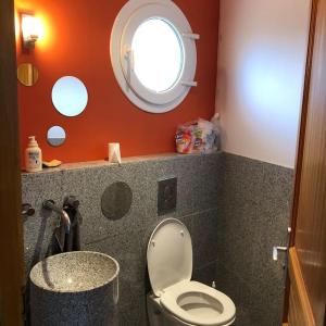 Kúpeľňa v ubytovaní Villa de charme avec piscine entre Ajaccio et Porticcio