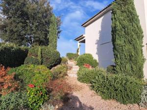 Vonkajšia záhrada v ubytovaní Villa de charme avec piscine entre Ajaccio et Porticcio