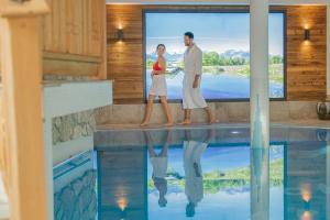 Sundlaugin á Hotel Alpina Wellness & Spa Resort eða í nágrenninu
