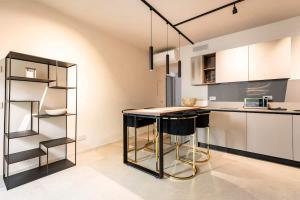 a kitchen with a table and some shelves at LagoC0C00N - Colazione - 300m stazione - 800m lago in Desenzano del Garda