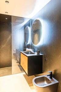 a bathroom with a sink and a mirror at LagoC0C00N - Colazione - 300m stazione - 800m lago in Desenzano del Garda