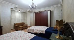 Säng eller sängar i ett rum på Comfy 2-Bedrooms Apartment in Cairo 44-2