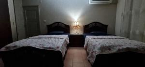 A bed or beds in a room at Comfy 2-Bedrooms Apartment in Cairo 44-2