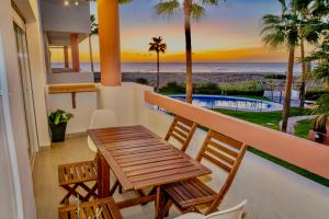 Balcon ou terrasse dans l'établissement Apartasuites Royal Zahara, Máximo confort con vistas al mar