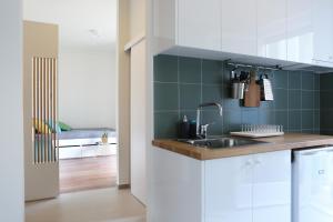 Kuchyň nebo kuchyňský kout v ubytování ViLLaRa: Style, Hospitality & Design (City Center)
