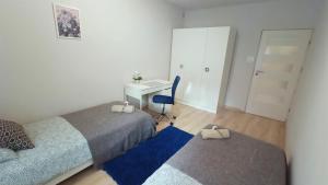 Posteľ alebo postele v izbe v ubytovaní Apartament SREBRNY Krakowskie Przedmieście 26