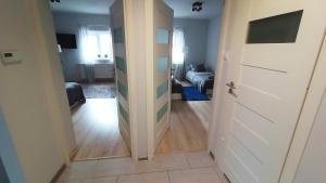 Posteľ alebo postele v izbe v ubytovaní Apartament SREBRNY Krakowskie Przedmieście 26