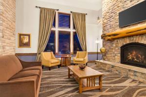 AmericInn by Wyndham Laramie Near University of Wyoming TV 또는 엔터테인먼트 센터