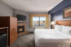 Postel nebo postele na pokoji v ubytování AmericInn by Wyndham Laramie Near University of Wyoming