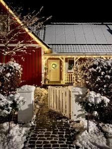 a house with a yellow door in the snow at Ferienwohnung Ostseestrand Zingst in Zingst