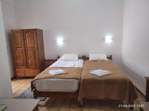 A bed or beds in a room at Villa Giorgos