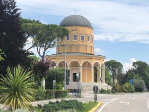 a building with a dome on the side of a road at Cà Petra in Sacile