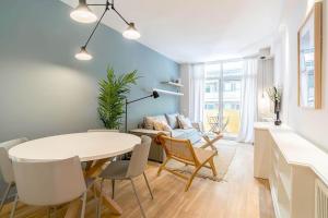Posedenie v ubytovaní Modern stylish 3 bedroom Arco de Triunfo