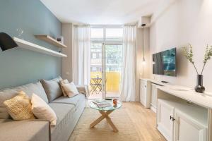 Televízia a/alebo spoločenská miestnosť v ubytovaní Modern stylish 3 bedroom Arco de Triunfo