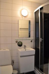 Koupelna v ubytování Hotell Skinnargården + 30 fotografií