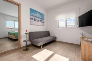 Televízia a/alebo spoločenská miestnosť v ubytovaní Sky High Loft
