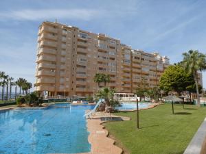 Hồ bơi trong/gần COMFORT SUITE La Manga, marina & beach +30 ảnh