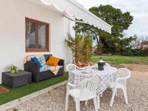 Posedenie v ubytovaní Holiday Home in Deltebre near the Beach