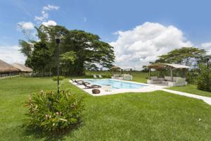Πισίνα στο ή κοντά στο Hotel Cinaruco Caney