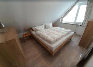 Postel nebo postele na pokoji v ubytování Martins Nordseeoase