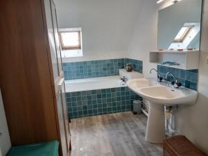 a bathroom with a sink and a bath tub at Maison en pierre accès 5 mn à pied plage in Arzon +16 photos