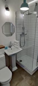Kúpeľňa v ubytovaní Be my Guest - Jerozolimskie Studio - Super Centrum Metro Wi-Fi