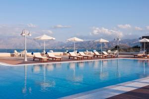 Бассейн в Miramare Resort & Spa или поблизости