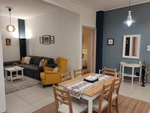 Χώρος καθιστικού στο Central & Comfortable, 70m² Apt in Neos Kosmos
