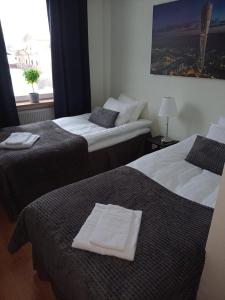 Postel nebo postele na pokoji v ubytování Hotell Skinnargården