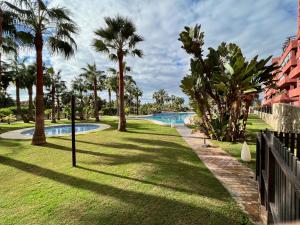 Bazén v ubytovaní PUSHE Playa Granada Beach&Golf 6 alebo v jeho blízkosti