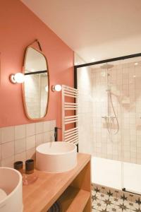 Kúpeľňa v ubytovaní Chambre Majorelle - RDC - Plage 50m - Rue gratuite