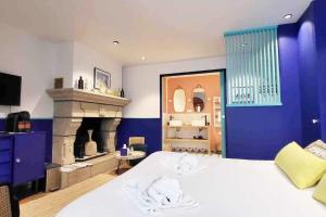 Posteľ alebo postele v izbe v ubytovaní Chambre Majorelle - RDC - Plage 50m - Rue gratuite