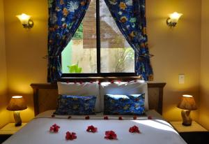 Letto o letti in una camera di West Bay Lodge and Spa
